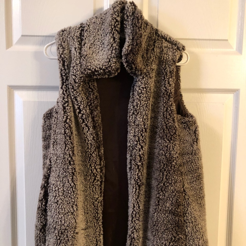 brown fur vest. never worn!!
